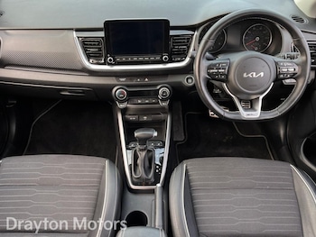 Used Kia Stonic 2023 for sale - 77696171: Photo