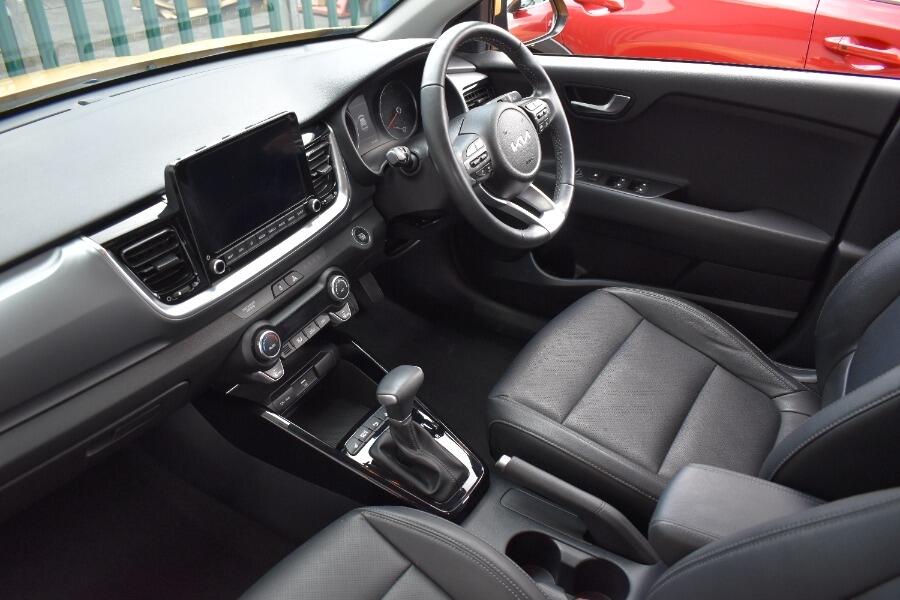 Used Kia Stonic 2023 for sale - 76388708: Photo 2