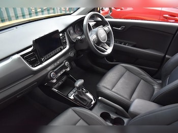 Used Kia Stonic 2023 for sale - 76388708: Photo