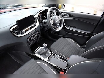 Used Kia XCeed 2025 for sale - 76259270: Photo 2
