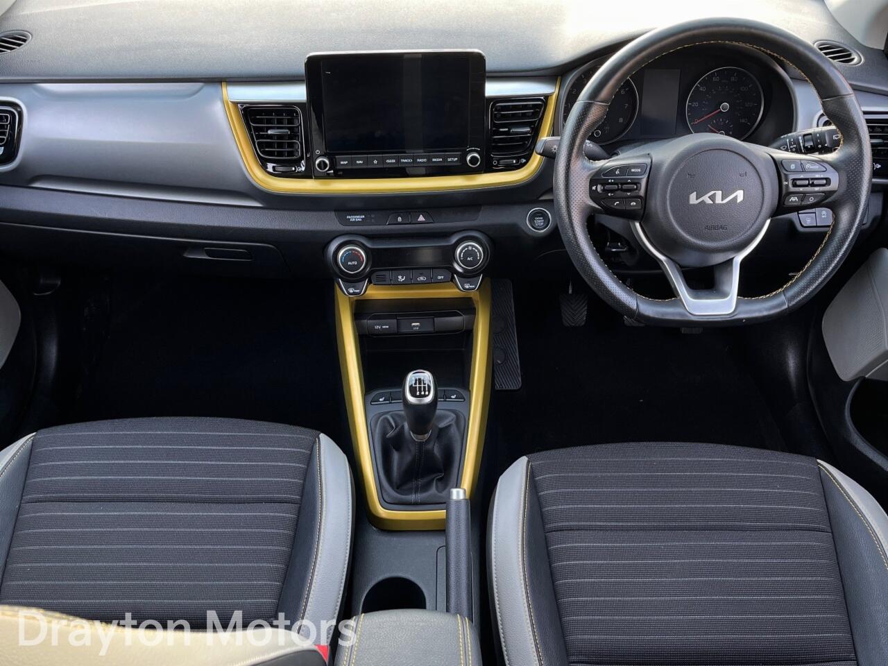 Used Kia Stonic 2023 for sale - 77647136: Photo 2