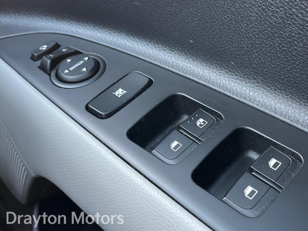 Used Kia Stonic 2023 for sale - 77647136: Photo 30