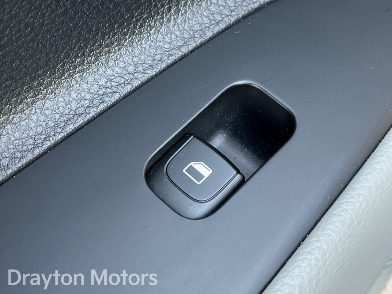 Used Kia Stonic 2023 for sale - 77647136: Photo 36