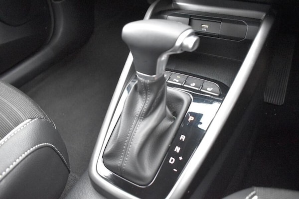 Used Kia Stonic 2024 for sale - 76179848: Photo 30