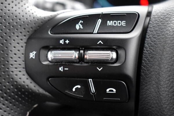 Used Kia Stonic 2024 for sale - 76179848: Photo 31