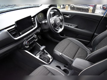 Used Kia Stonic 2024 for sale - 76179848: Photo 3