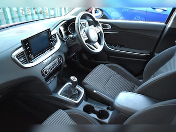 Used Kia Ceed 2024 for sale - 76913823: Photo