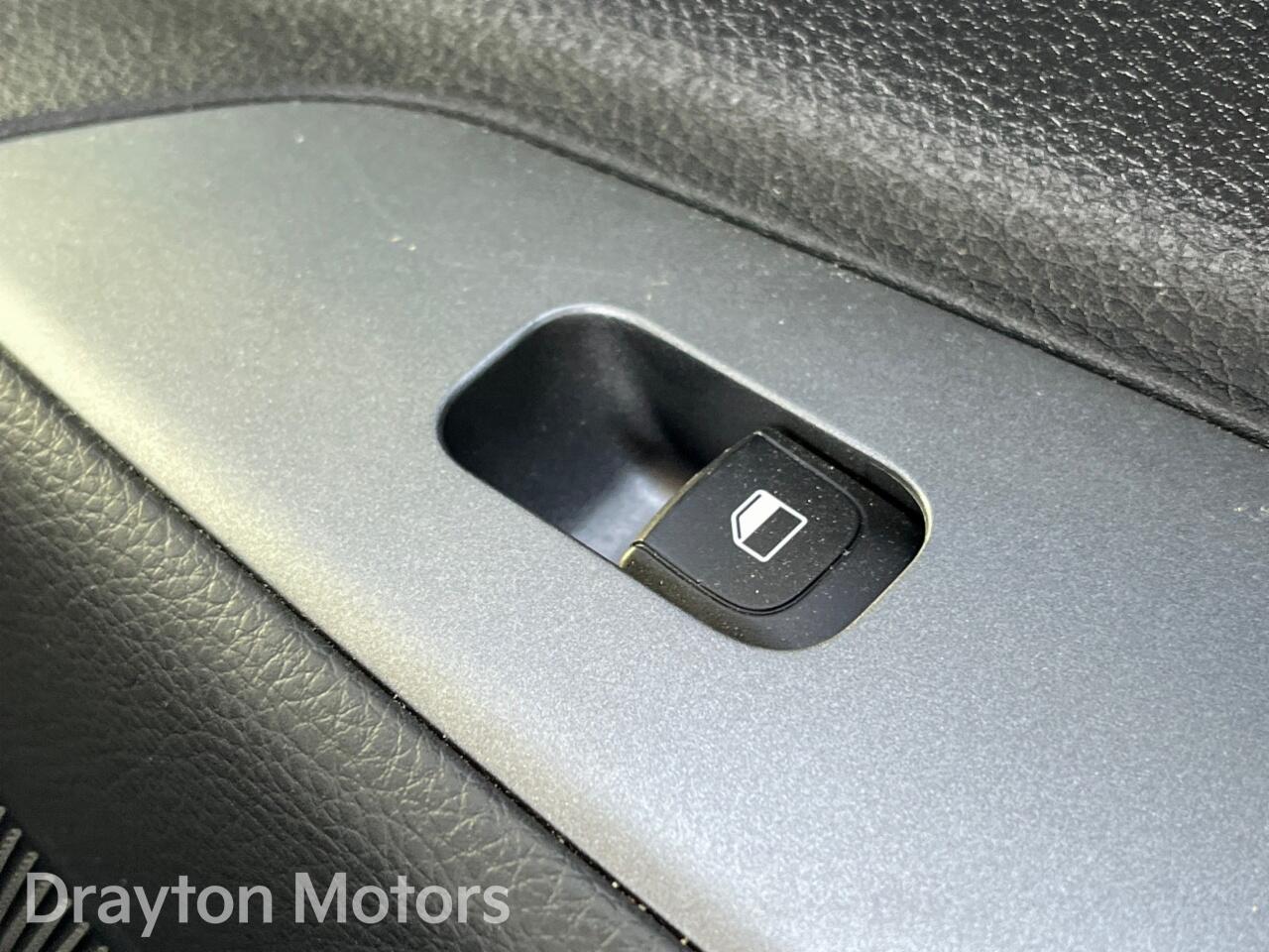 Used Kia Stonic 2024 for sale - 77637823: Photo 19