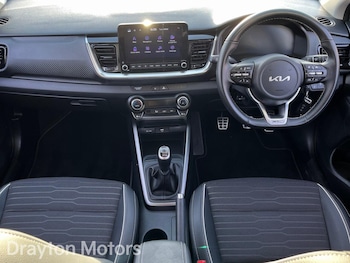 Used Kia Stonic 2024 for sale - 77637823: Photo