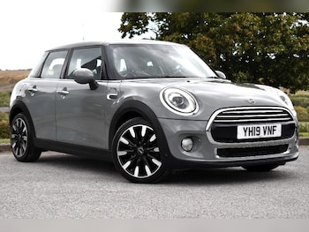 (19) - 1.5 Cooper Exclusive Hatchback 5dr Petrol Steptronic Euro 6 (s/s) (136 ps)