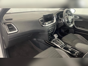 Used Kia Ceed 2025 for sale - 77320757: Photo