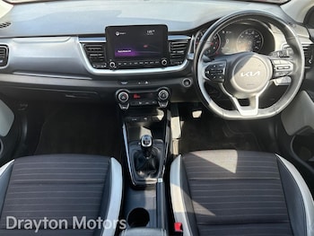 Used Kia Stonic 2021 for sale - 78086751: Photo