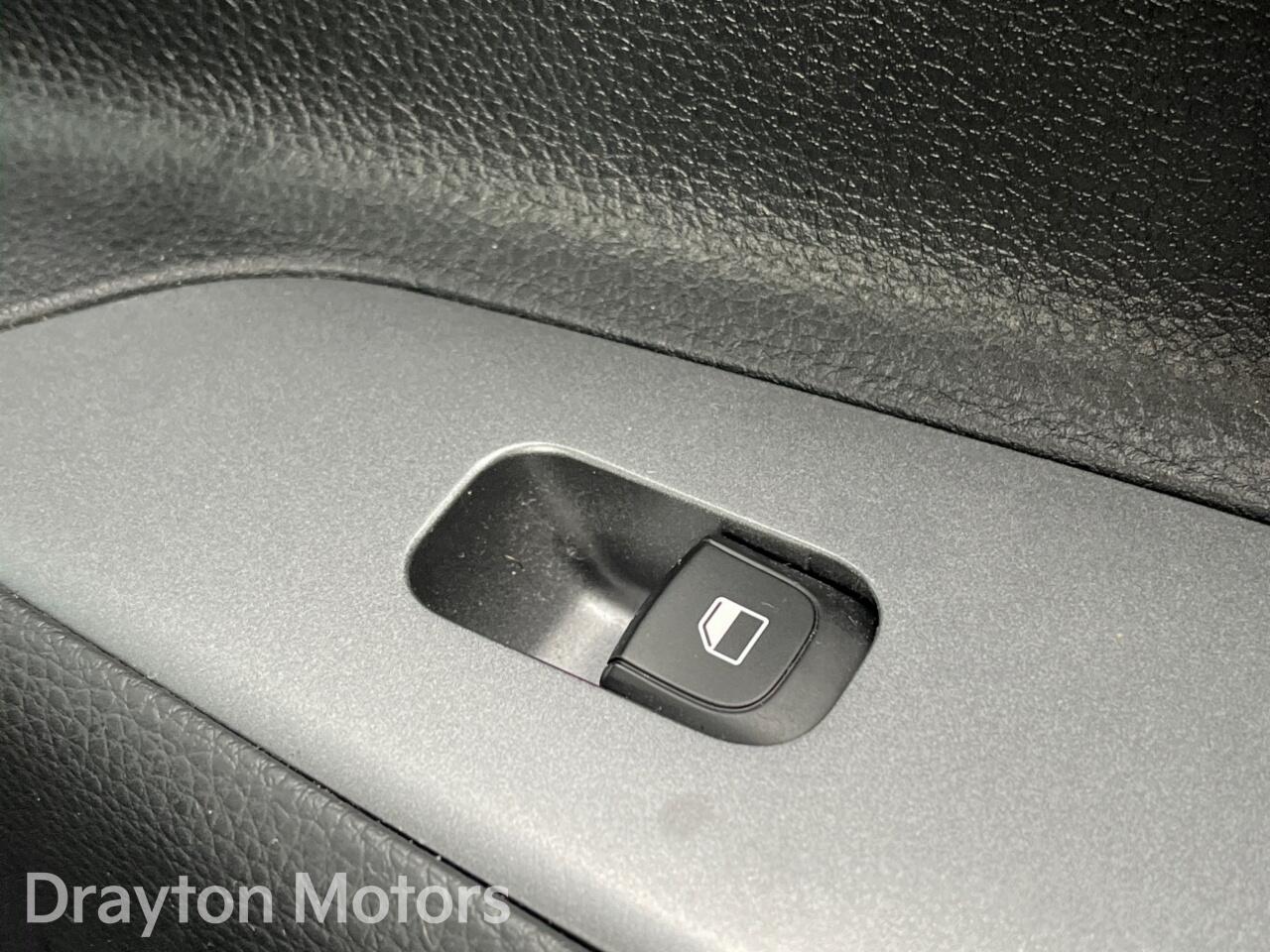 Used Kia Stonic 2023 for sale - 78157394: Photo 36