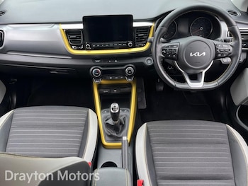 Used Kia Stonic 2023 for sale - 78752721: Photo