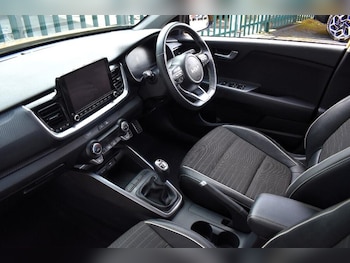 Used Kia Stonic 2024 for sale - 75781341: Photo