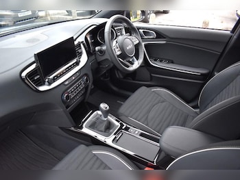 Used Kia XCeed 2025 for sale - 76260446: Photo