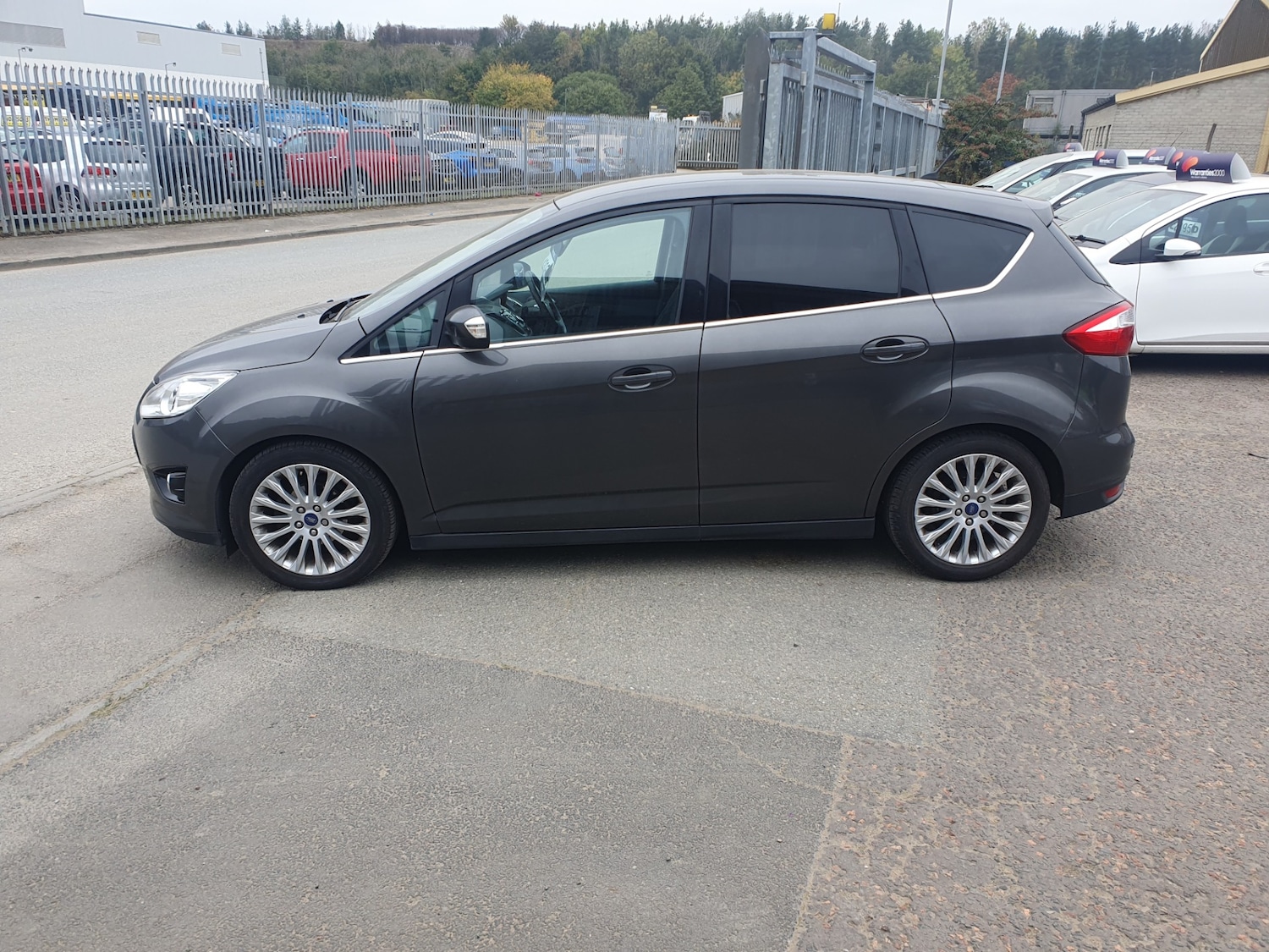 Used Ford C-Max 2015 for sale - 76352130: Photo 4