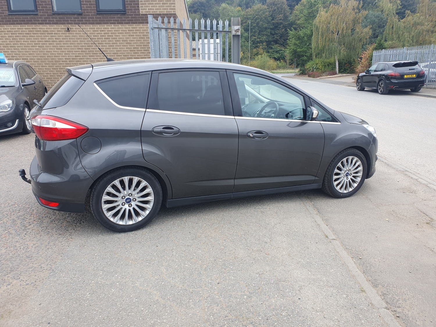 Used Ford C-Max 2015 for sale - 76352130: Photo 6