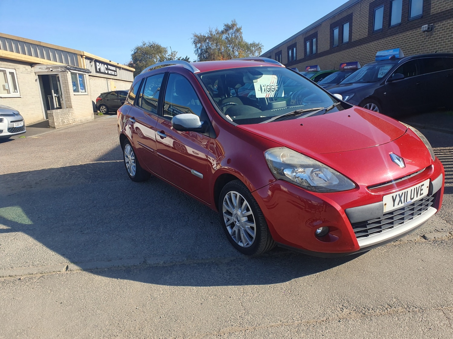 Used Renault Clio 2011 for sale - 76252452: Photo 2
