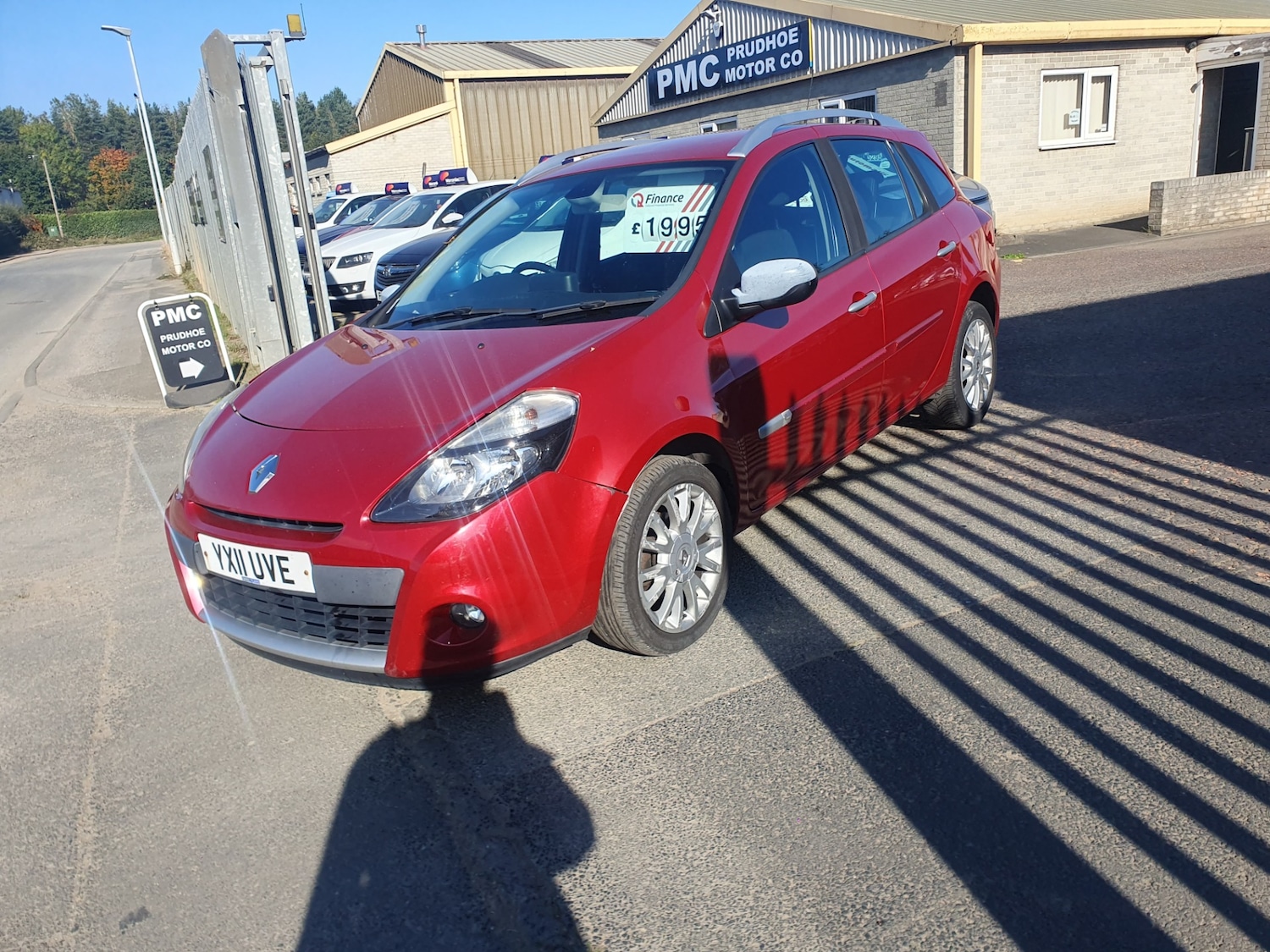 Used Renault Clio 2011 for sale - 76252452: Photo 3