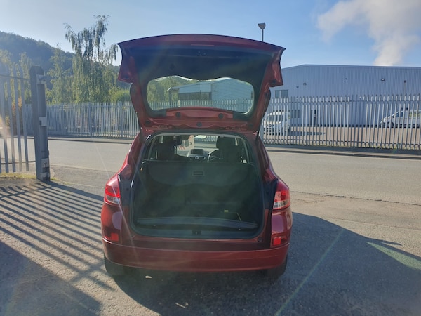 Used Renault Clio 2011 for sale - 76252452: Photo 9
