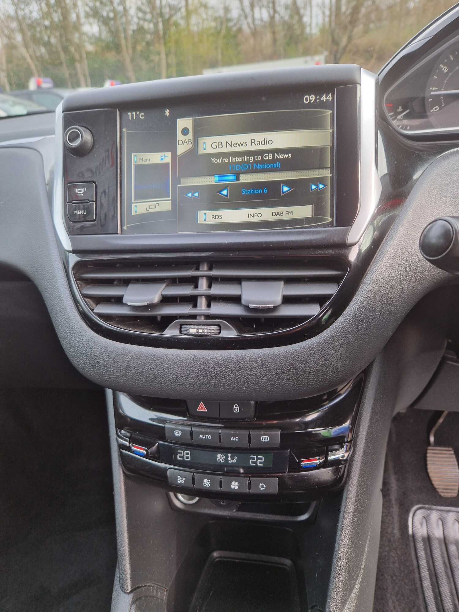 Used Peugeot 208 2014 for sale - 78149749: Photo 12