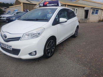 Used Toyota Yaris 2013 for sale - 76120130: Photo