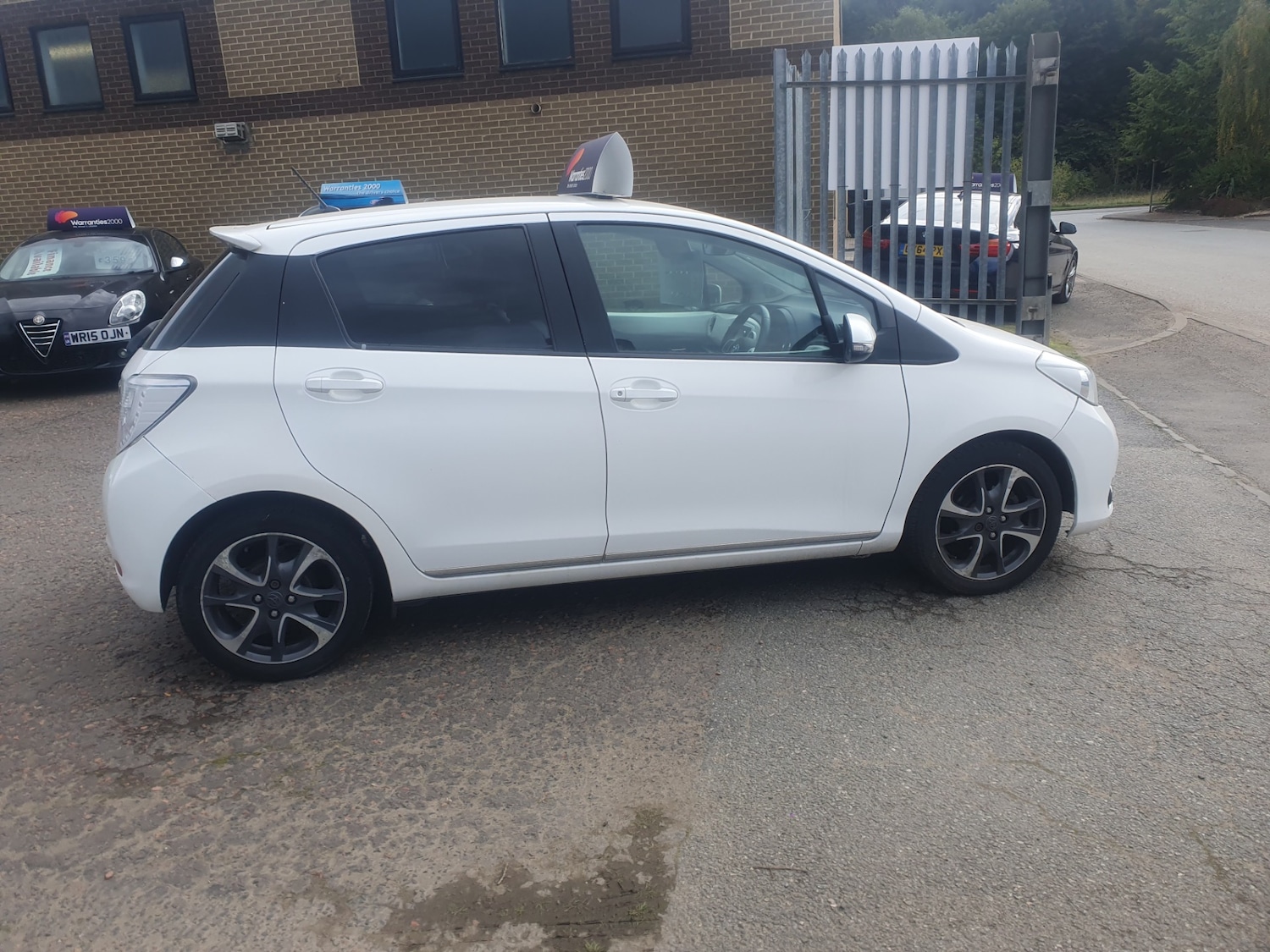 Used Toyota Yaris 2013 for sale - 76120130: Photo 3