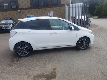 Used Toyota Yaris 2013 for sale - 76120130: Photo