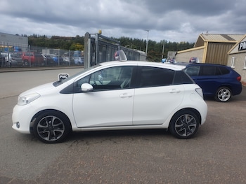 Used Toyota Yaris 2013 for sale - 76120130: Photo
