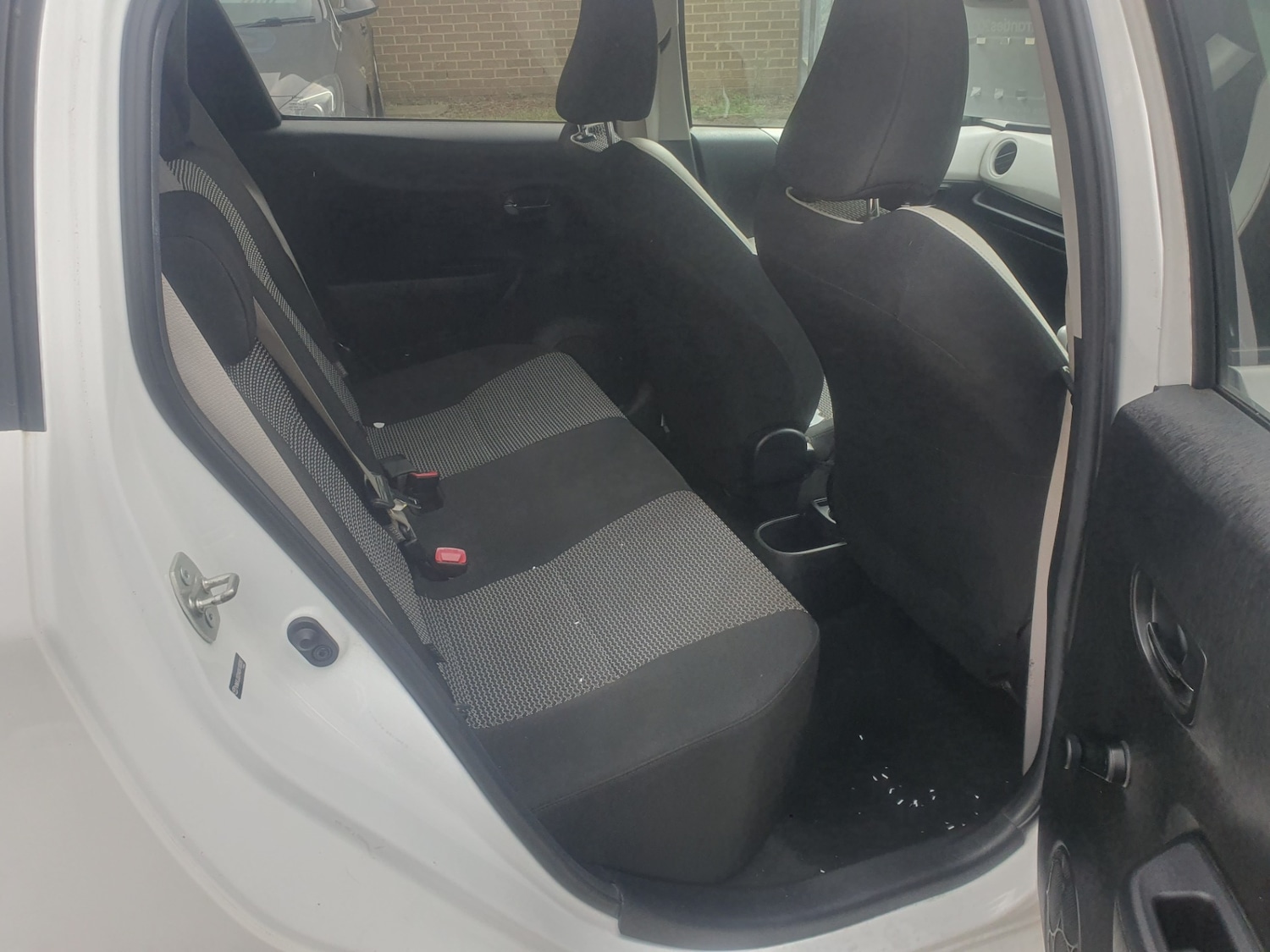 Used Toyota Yaris 2013 for sale - 76120130: Photo 9
