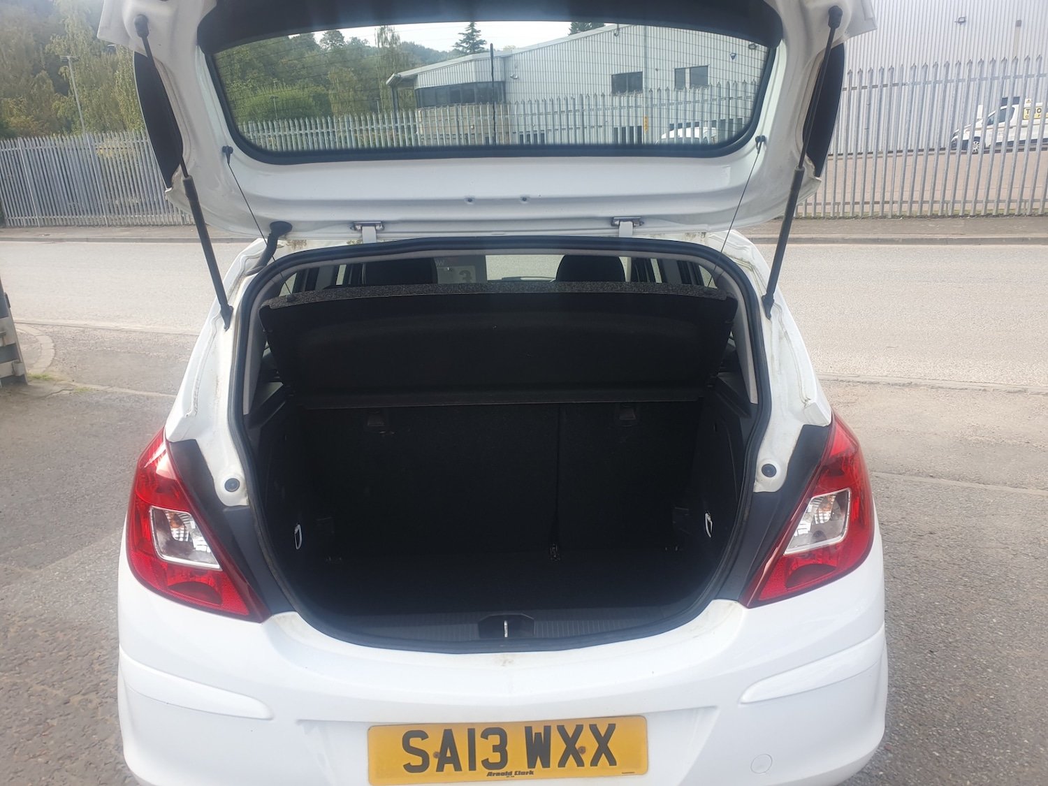 Used Vauxhall Corsa 2013 for sale - 76252417: Photo 9