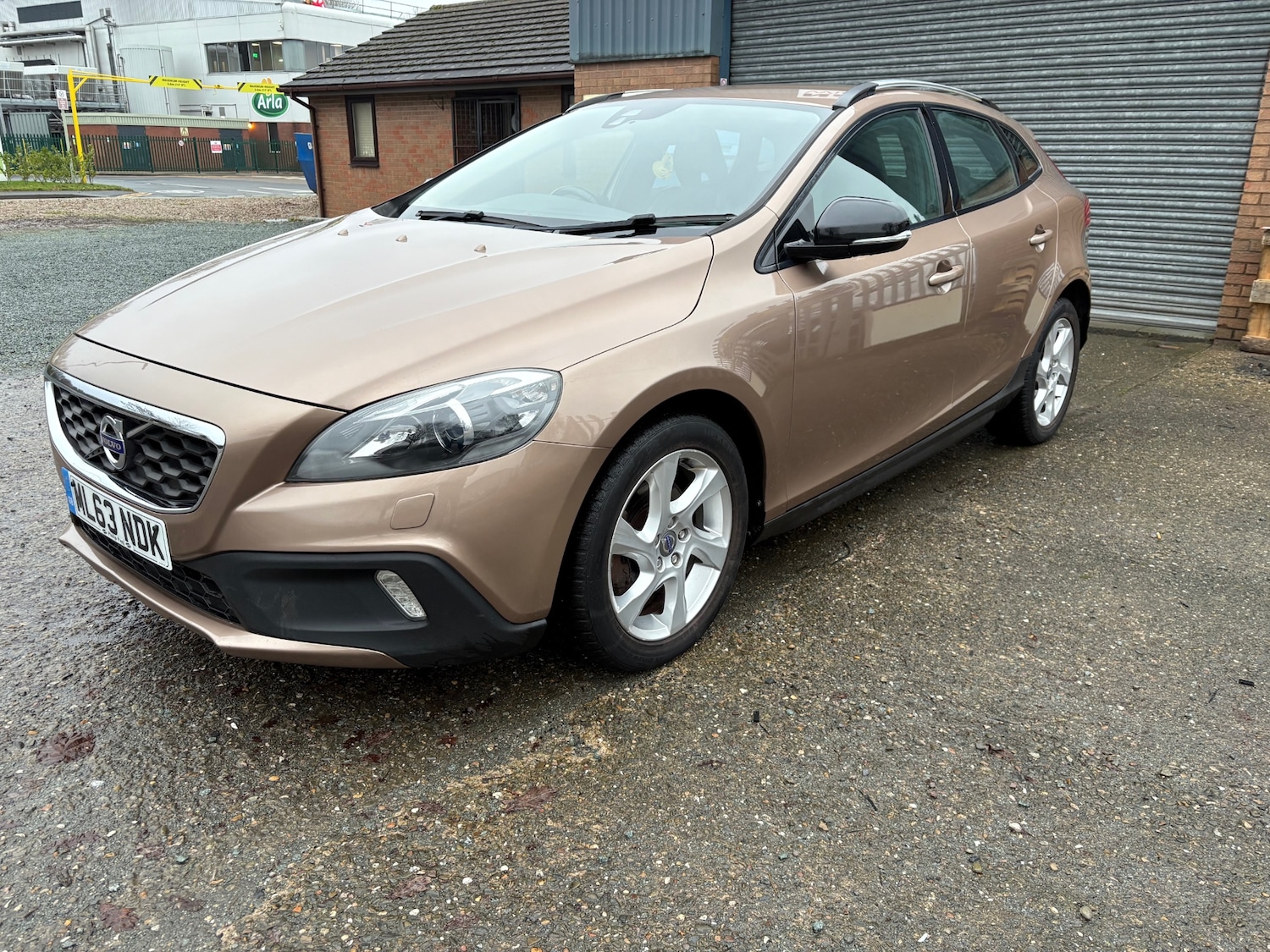 Used Volvo V40 2013 for sale - 77019510: Photo 2