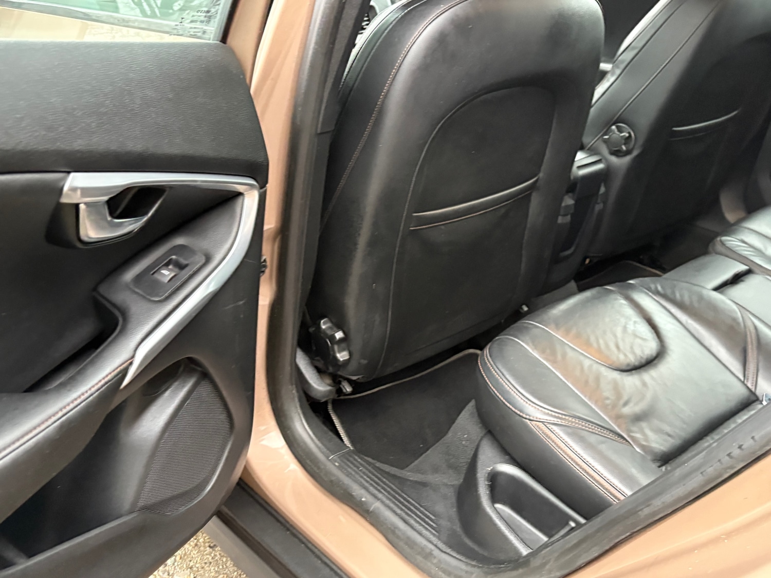 Used Volvo V40 2013 for sale - 77019510: Photo 28