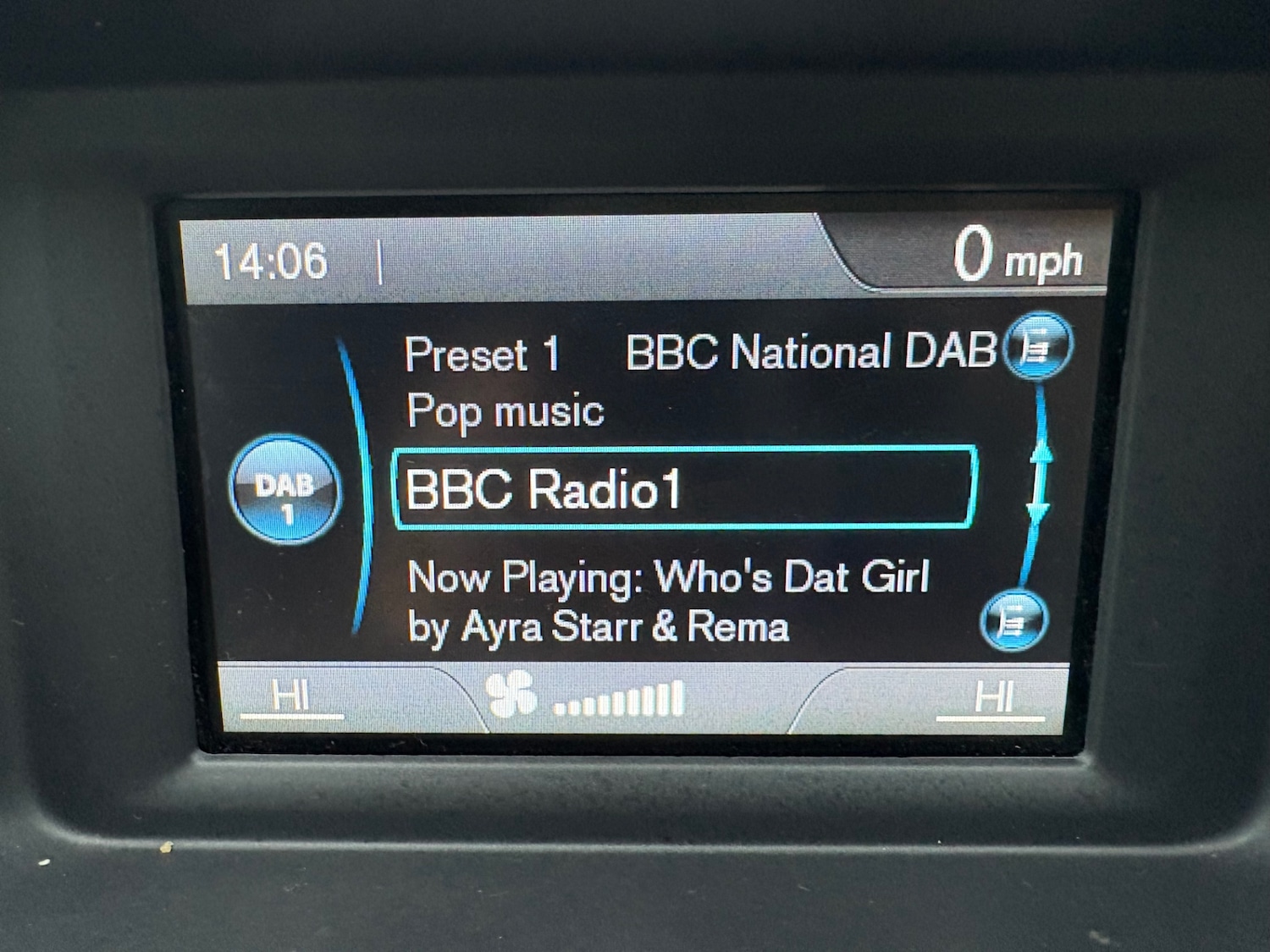 Used Volvo V40 2013 for sale - 77019510: Photo 30