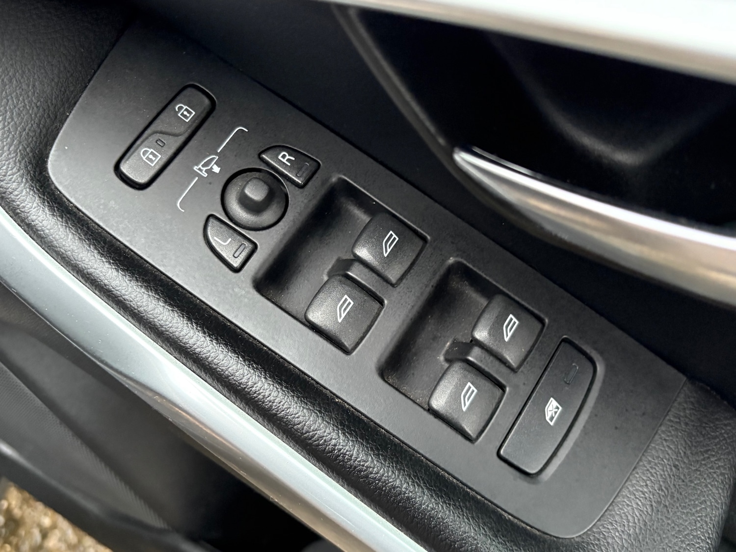 Used Volvo V40 2013 for sale - 77019510: Photo 37