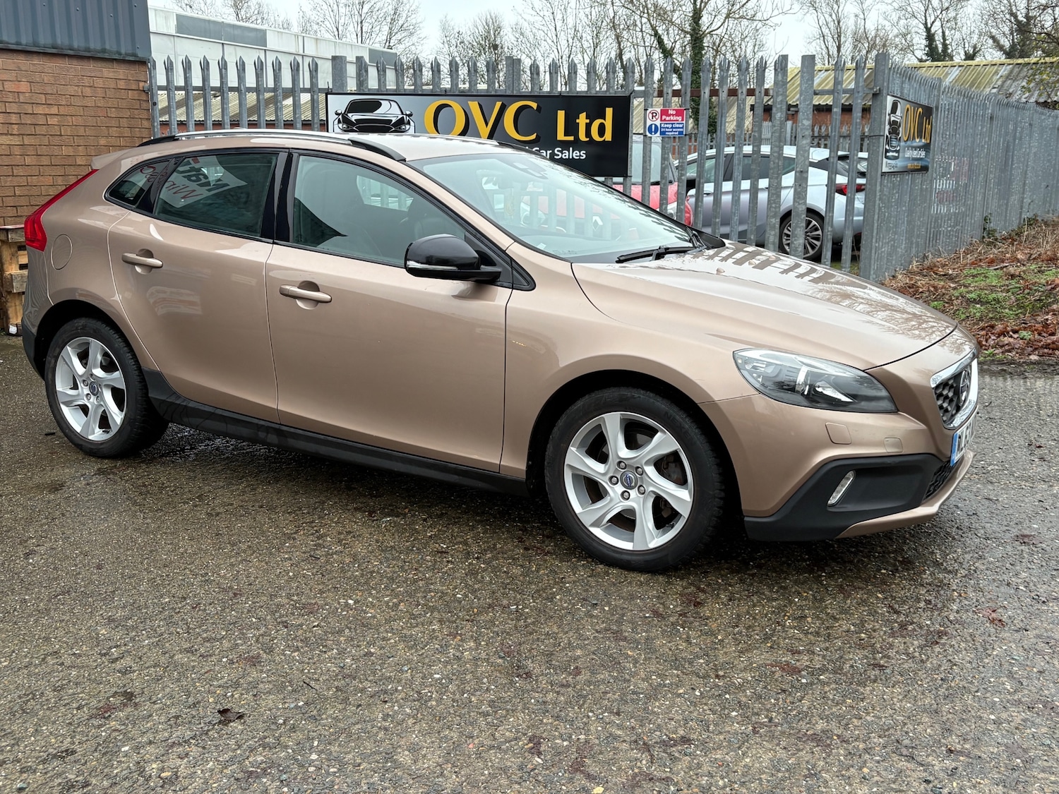 Used Volvo V40 2013 for sale - 77019510: Photo 44