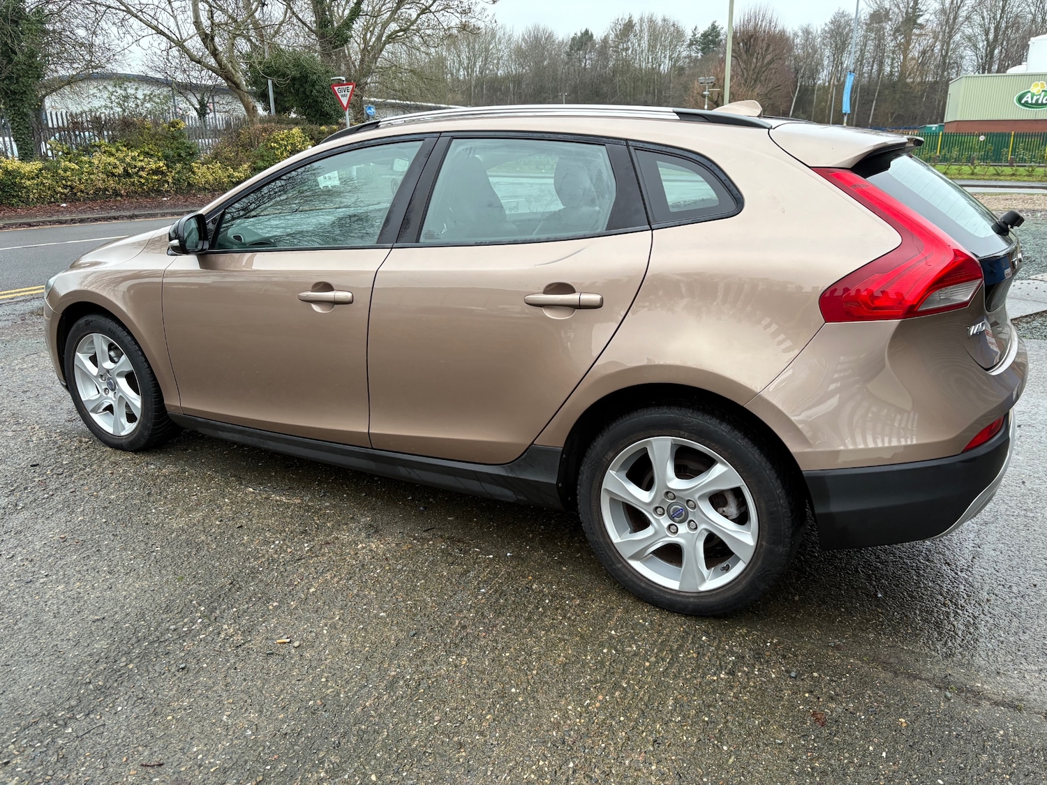 Used Volvo V40 2013 for sale - 77019510: Photo 5