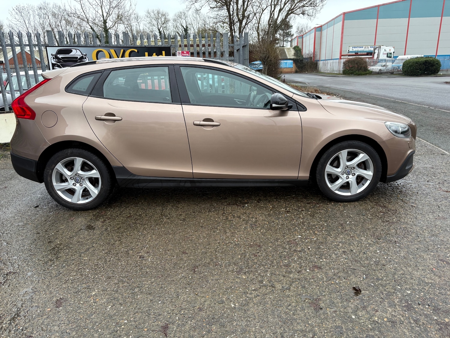 Used Volvo V40 2013 for sale - 77019510: Photo 51