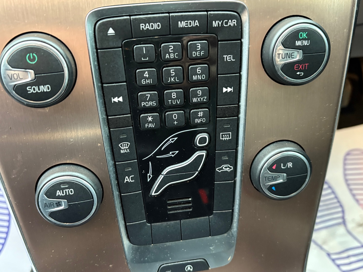 Used Volvo V40 2013 for sale - 77019510: Photo 61