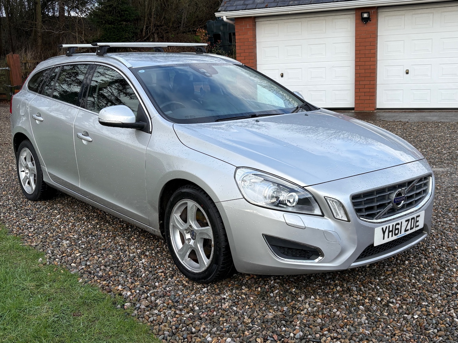 Used Volvo V60 2011 for sale - 77629139: Photo 2