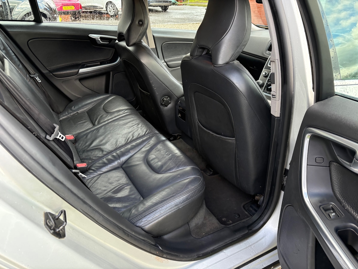 Used Volvo V60 2011 for sale - 77629139: Photo 32