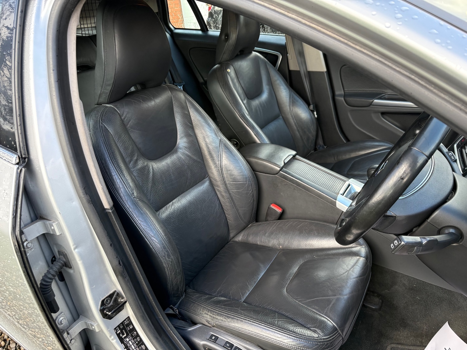 Used Volvo V60 2011 for sale - 77629139: Photo 4