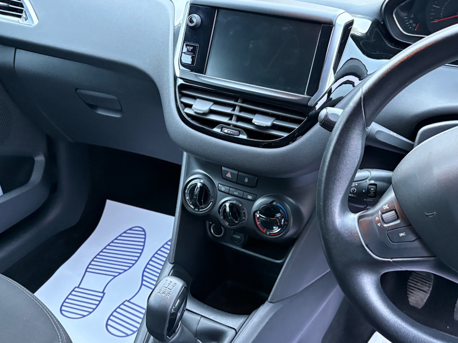 Used Peugeot 208 2012 for sale - 76664311: Photo 10