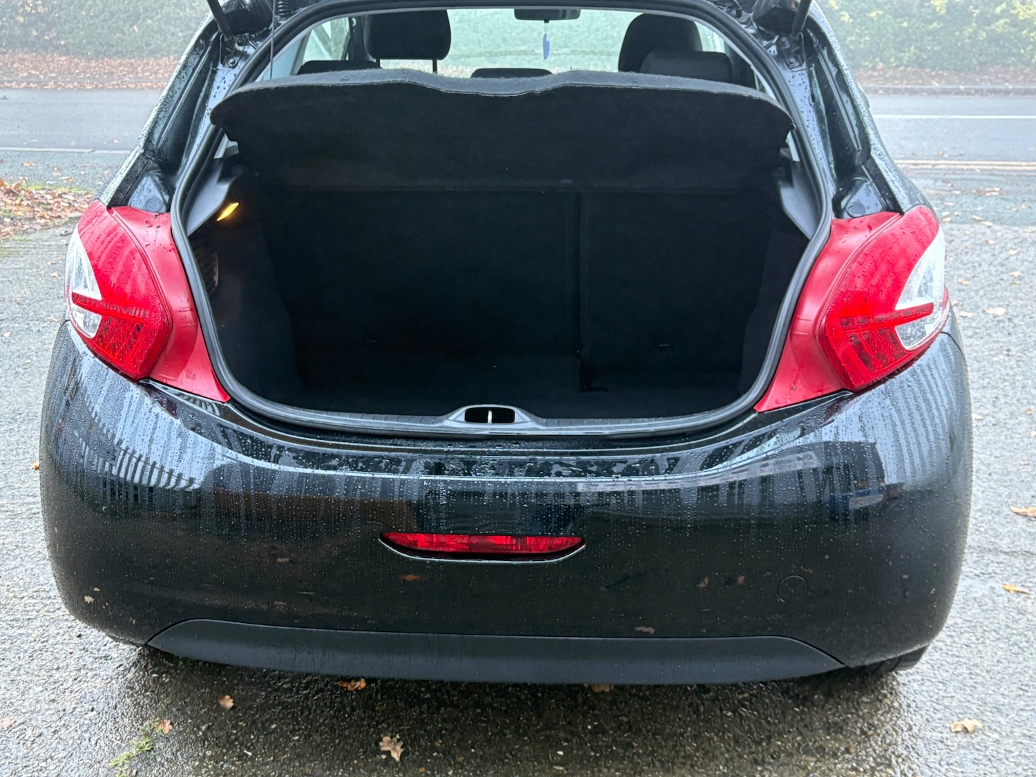 Used Peugeot 208 2012 for sale - 76664311: Photo 11