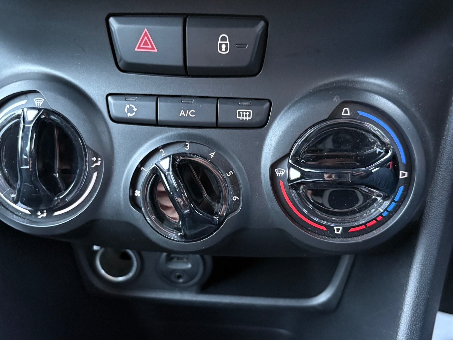 Used Peugeot 208 2012 for sale - 76664311: Photo 26