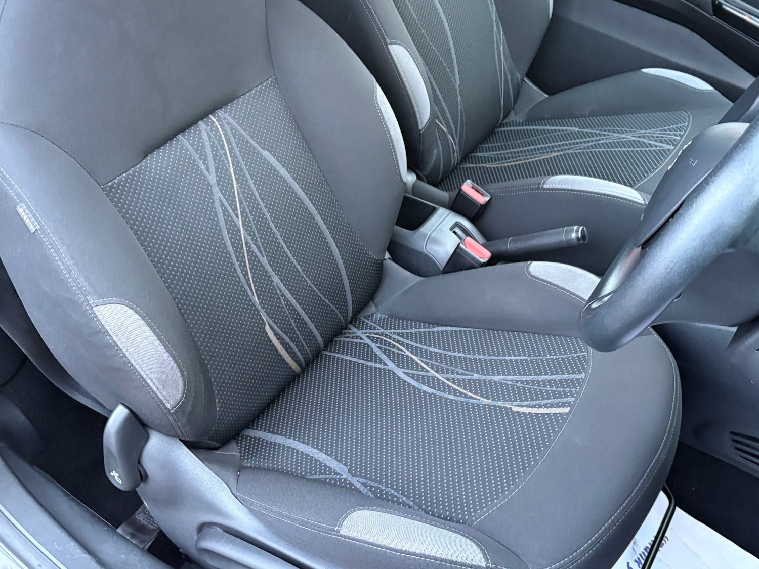 Used Peugeot 208 2012 for sale - 76664311: Photo 5