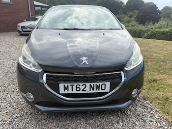 Used Peugeot 208 2013 for sale - 75689927: Photo