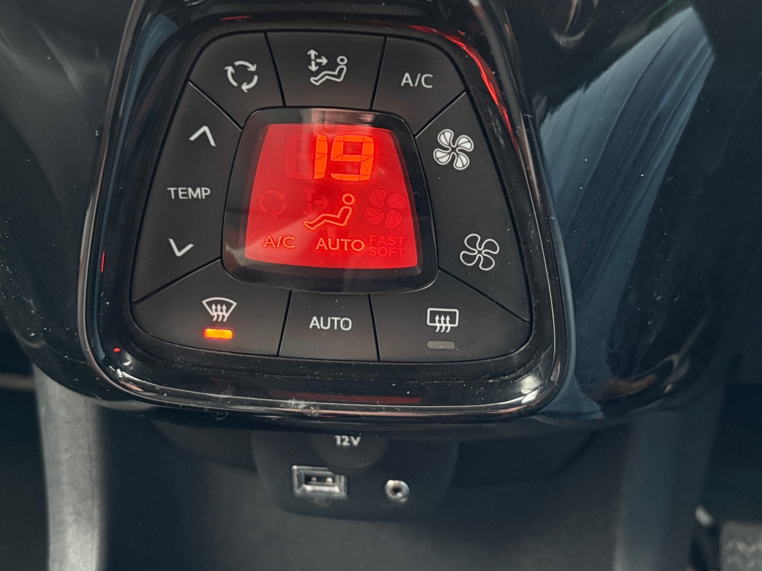 Used Peugeot 108 2018 for sale - 77165159: Photo 27