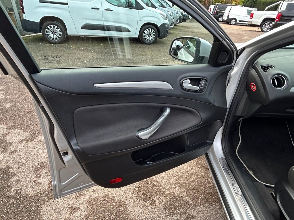 Used Ford Mondeo 2010 for sale - 76783609: Photo 17